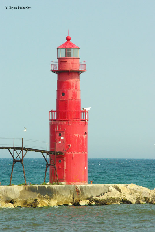 Photo of the Algoma North Pierhead Lighthouse.