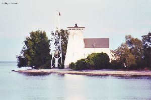 Nice close up shot of the lighthouse and its "skeletal" replacement.