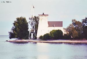 Nice close up shot of the lighthouse and its "skeletal" replacement.