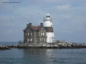 Beautiful photo of the Execution Rocks Lighthouse.
