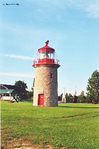 The light with other props around the Mariners Memorial Park.