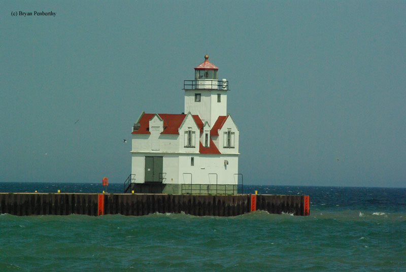 Photo of the Kewaunee Pierhead Lighthouse.