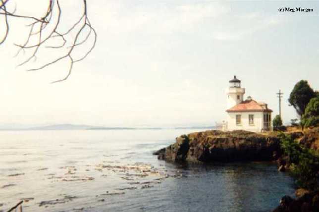 Photo of the Lime Kiln Lighthouse.