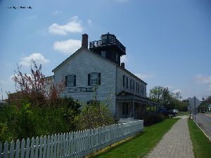 Side view of the lighthouse.